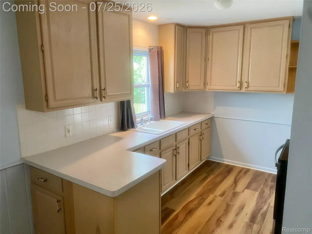 4518 Woodland Ave Avenue Royal Oak City MI 48073