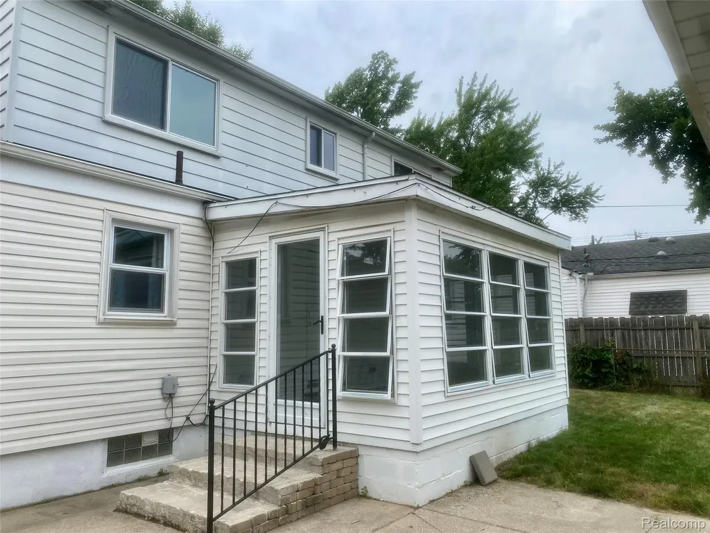 4518 Woodland Avenue Royal Oak City MI 48073