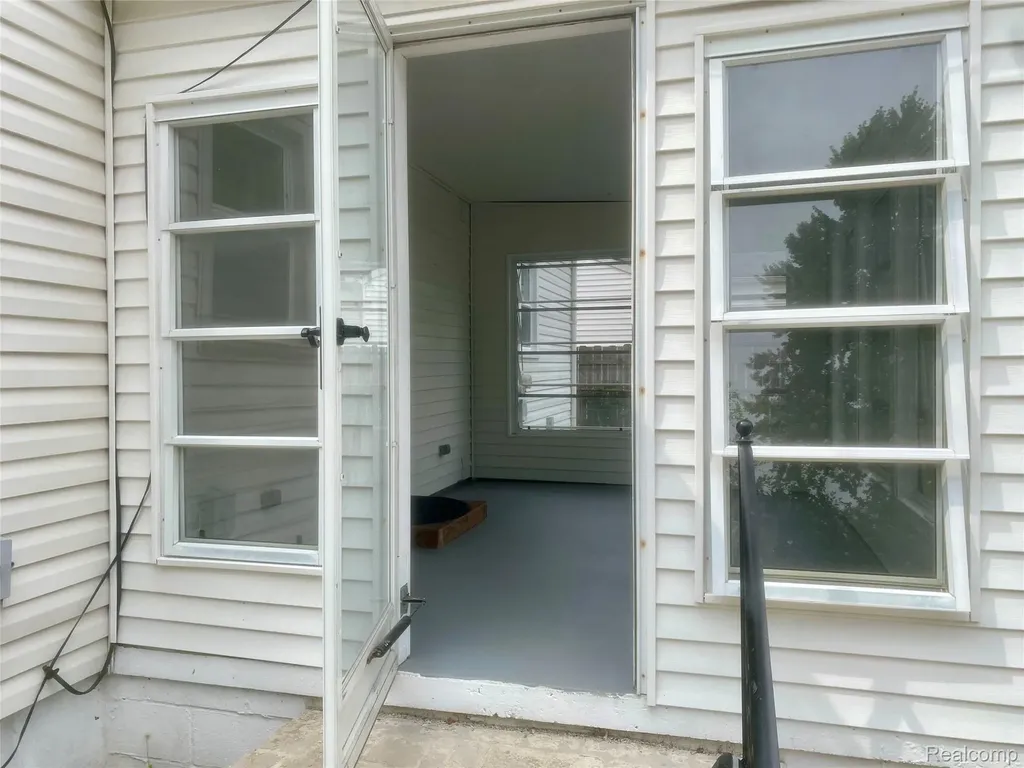 4518 Woodland Avenue Royal Oak City MI 48073