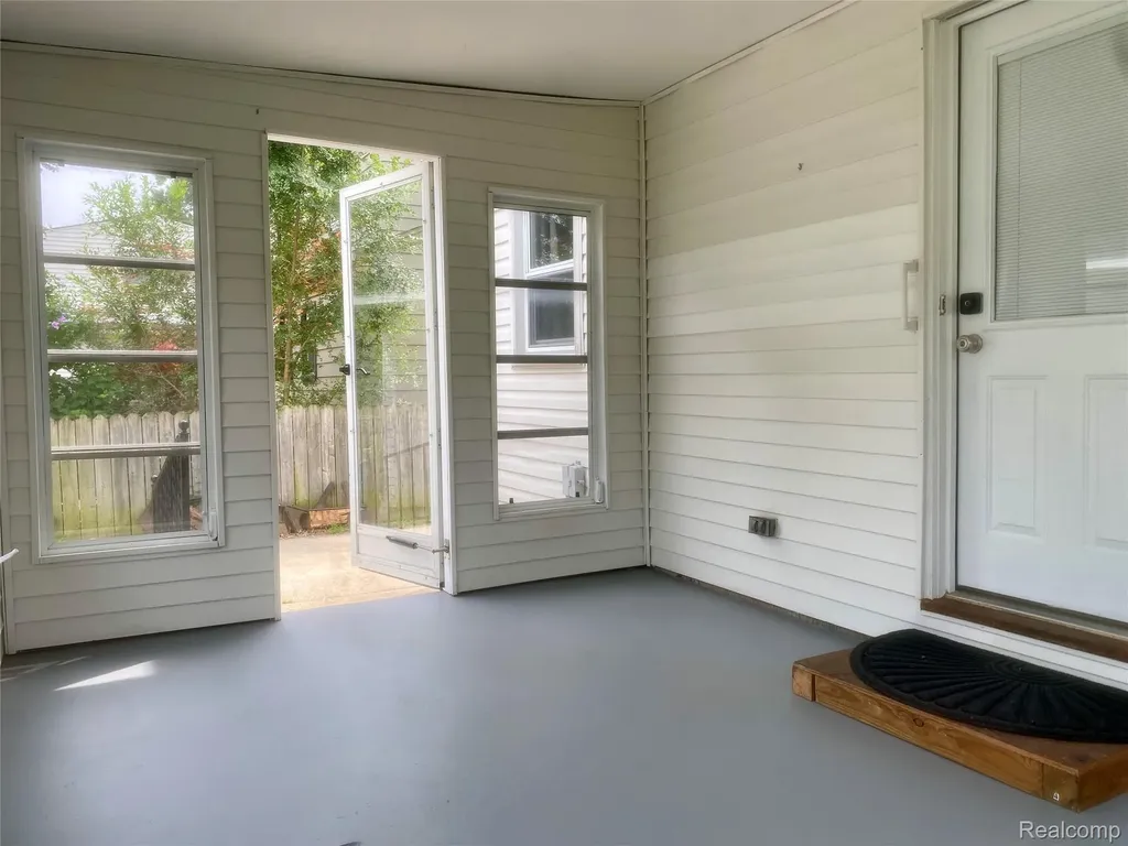 4518 Woodland Avenue Royal Oak City MI 48073