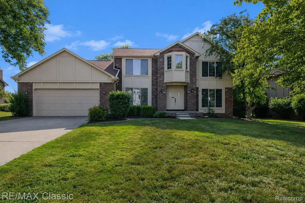 25522 Surrey Lane Farmington Hills City MI 48335