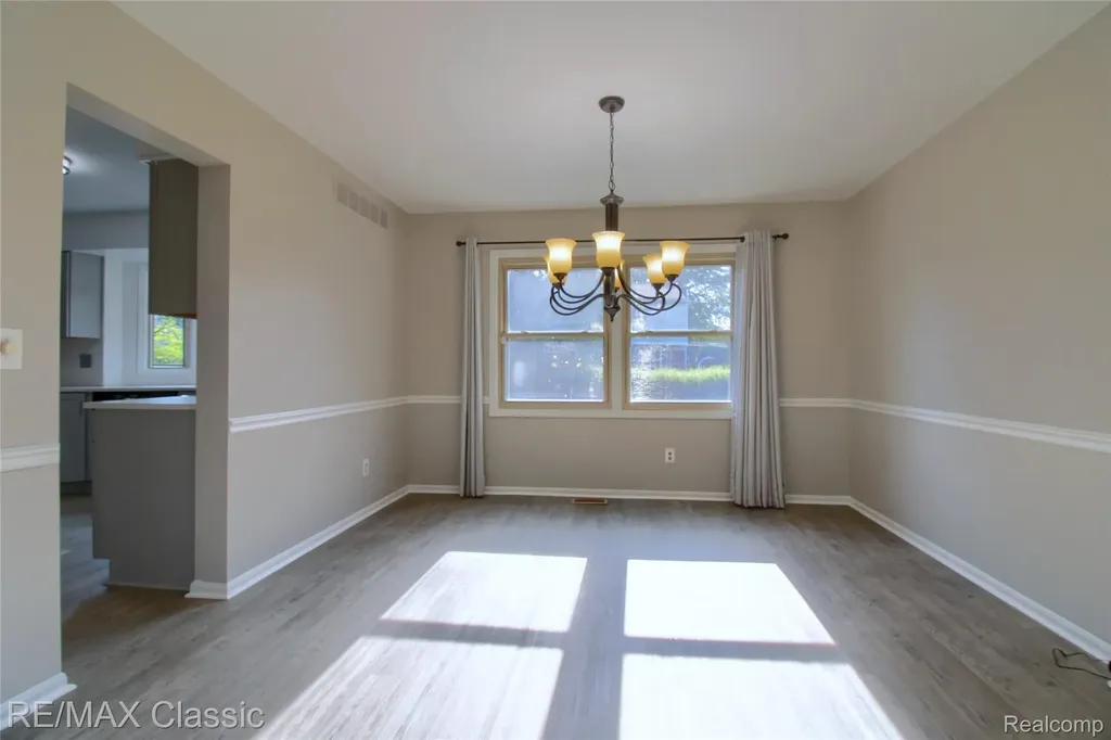25522 Surrey Lane Farmington Hills City MI 48335