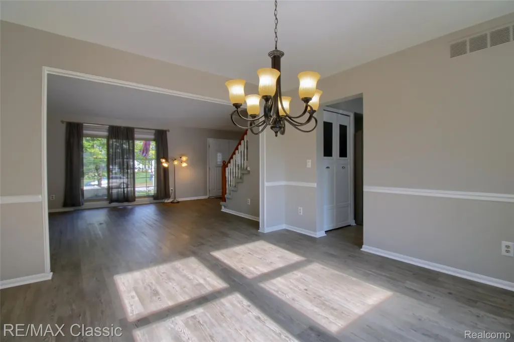 25522 Surrey Lane Farmington Hills City MI 48335