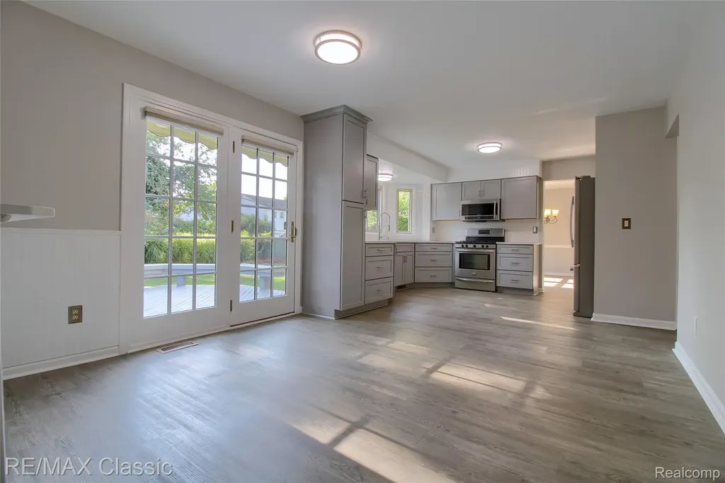 25522 Surrey Lane Farmington Hills City MI 48335