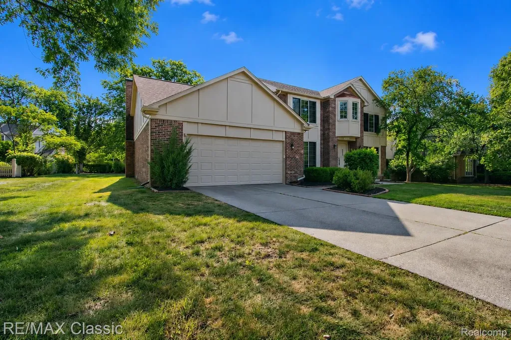 25522 Surrey Lane Farmington Hills City MI 48335