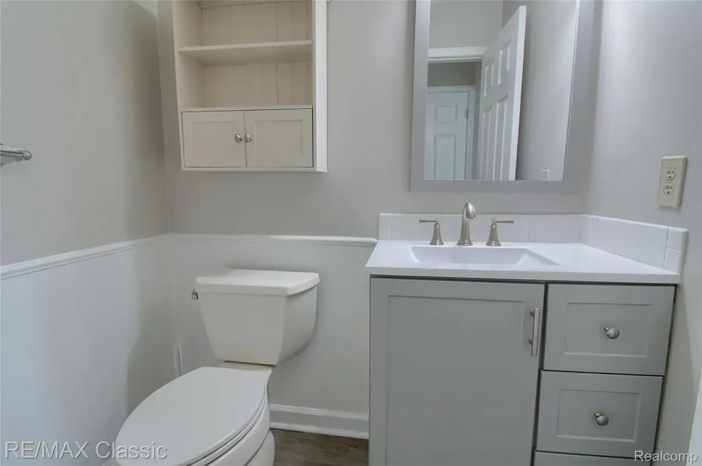 25522 Surrey Lane Farmington Hills City MI 48335