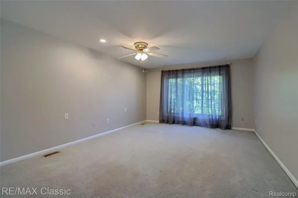 25522 Surrey Lane Farmington Hills City MI 48335