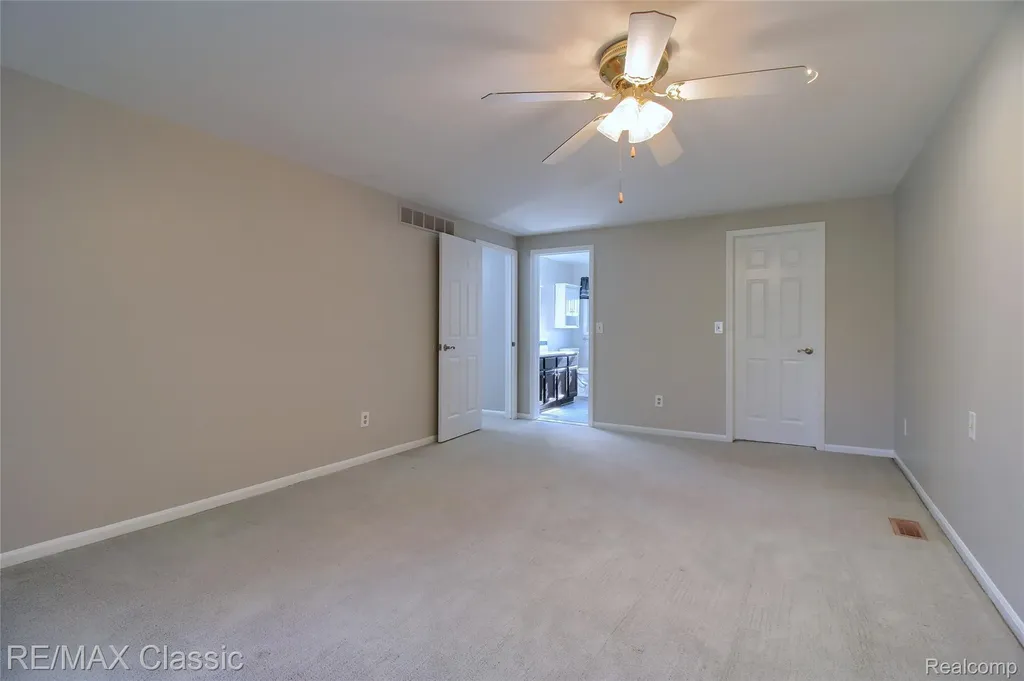 25522 Surrey Lane Farmington Hills City MI 48335