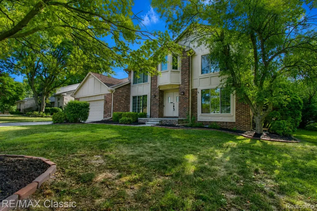 25522 Surrey Lane Farmington Hills City MI 48335