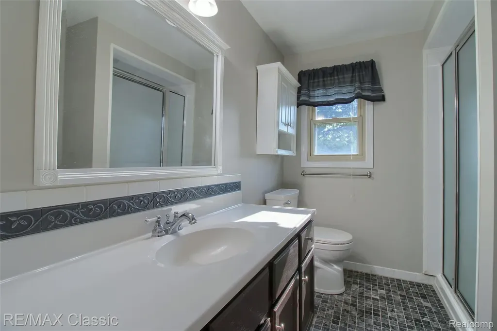 25522 Surrey Lane Farmington Hills City MI 48335