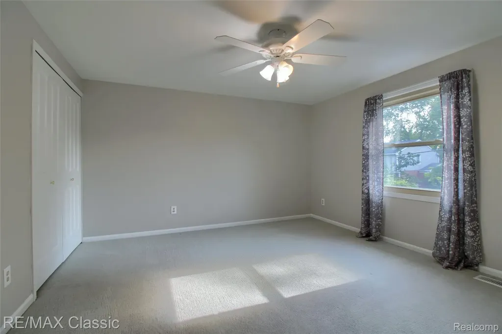 25522 Surrey Lane Farmington Hills City MI 48335