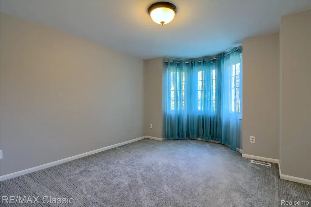 25522 Surrey Lane Farmington Hills City MI 48335