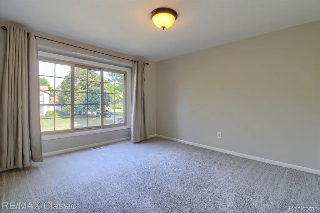 25522 Surrey Lane Farmington Hills City MI 48335