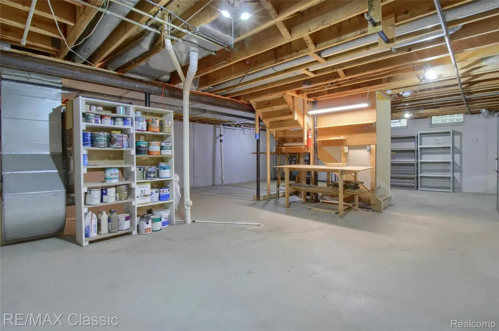 25522 Surrey Lane Farmington Hills City MI 48335