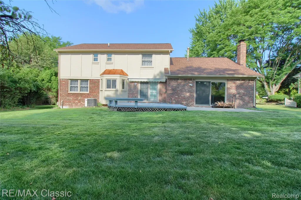 25522 Surrey Lane Farmington Hills City MI 48335