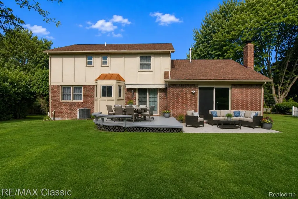 25522 Surrey Lane Farmington Hills City MI 48335