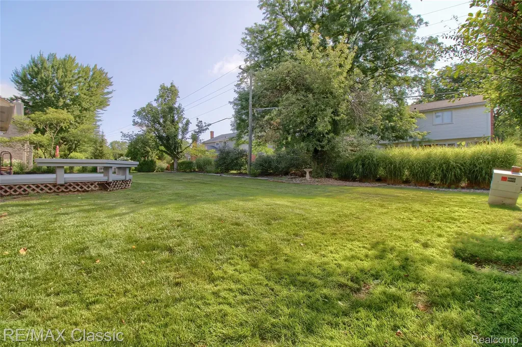 25522 Surrey Lane Farmington Hills City MI 48335