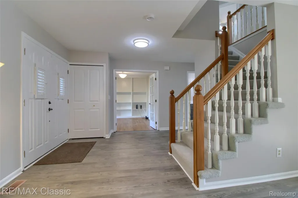 25522 Surrey Lane Farmington Hills City MI 48335