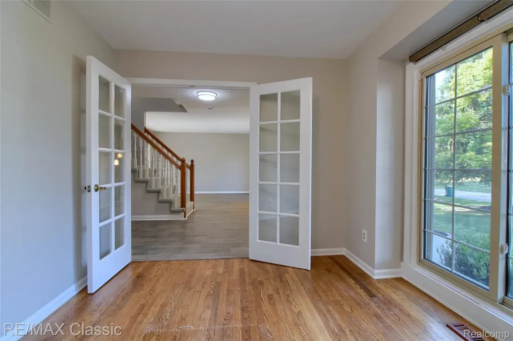 25522 Surrey Lane Farmington Hills City MI 48335