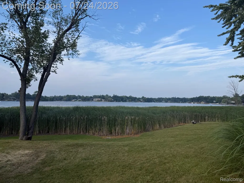 4650 Island Park Drive Waterford Charter Township MI 48329