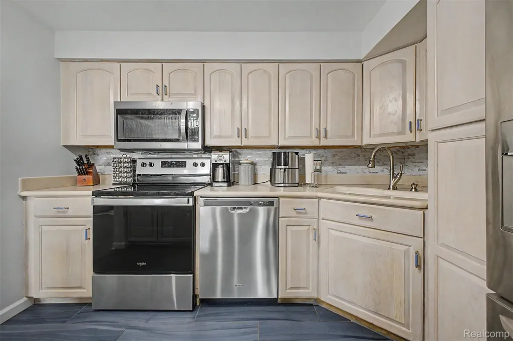 2445 Riverside Drive Trenton City MI 48183