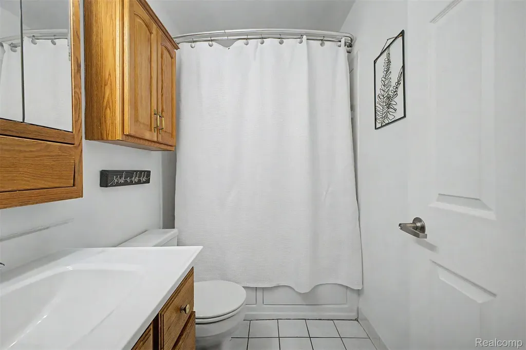2445 Riverside Drive Trenton City MI 48183