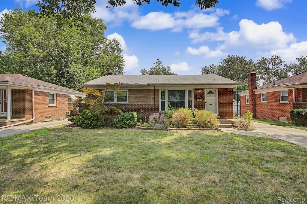 8350 N Evangeline Street Dearborn Heights City MI 48127