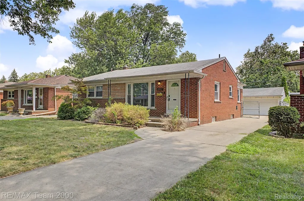 8350 N Evangeline Street Dearborn Heights City MI 48127