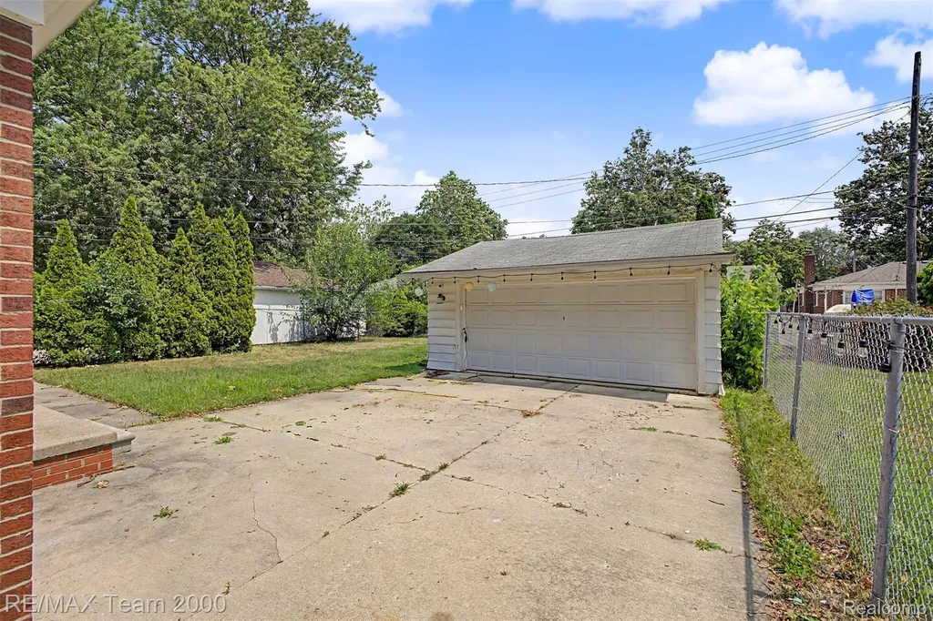 8350 N Evangeline Street Dearborn Heights City MI 48127