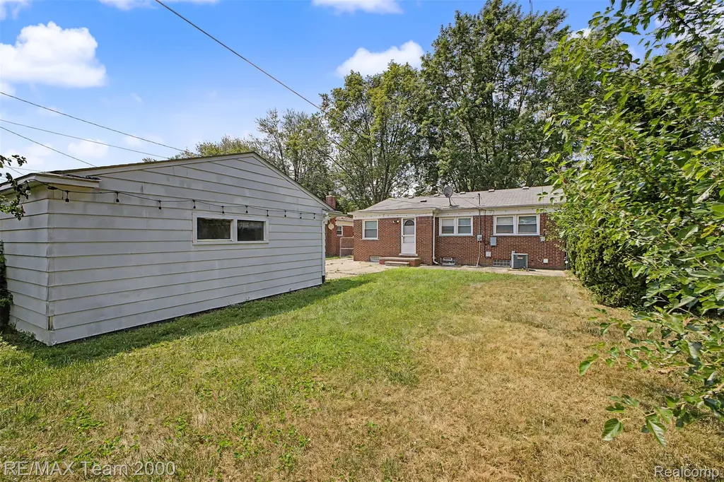 8350 N Evangeline Street Dearborn Heights City MI 48127