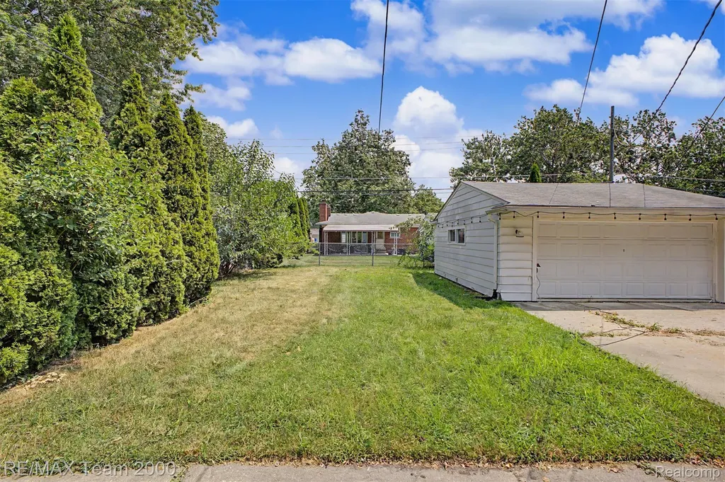 8350 N Evangeline Street Dearborn Heights City MI 48127