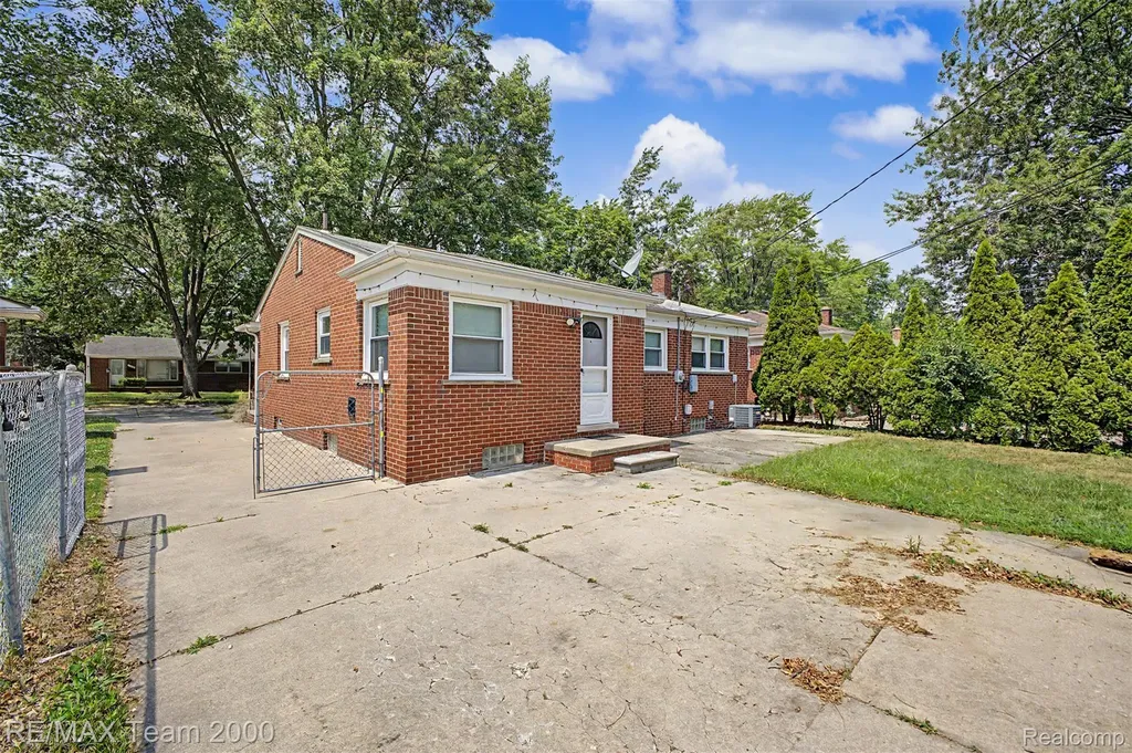 8350 N Evangeline Street Dearborn Heights City MI 48127