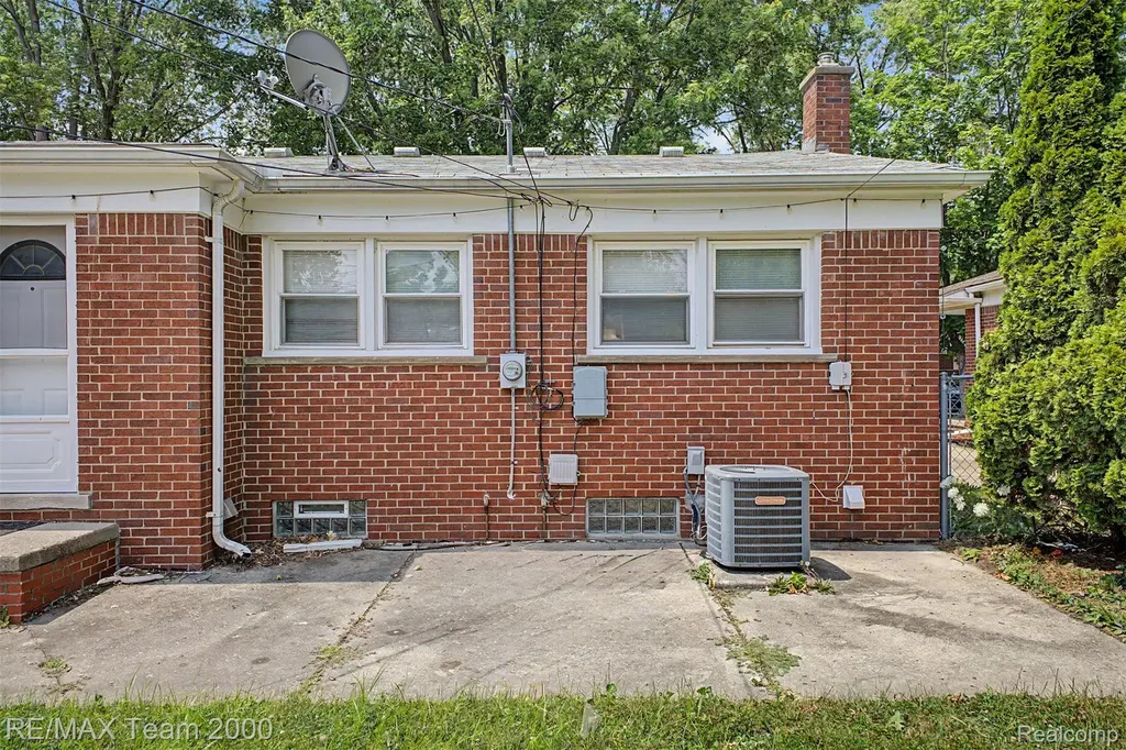 8350 N Evangeline Street Dearborn Heights City MI 48127