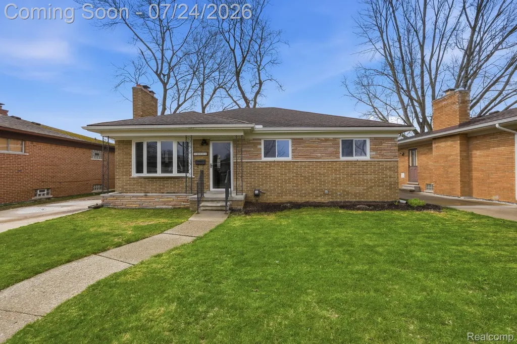 19906 Mauer Street St. Clair Shores City MI 48080