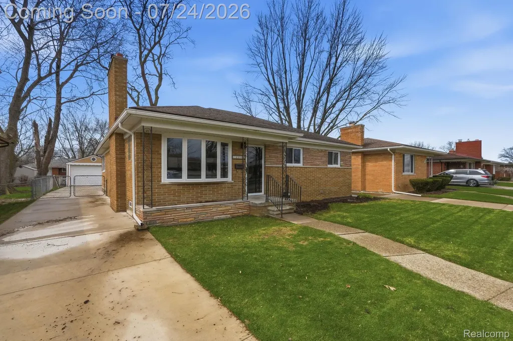 19906 Mauer Street St. Clair Shores City MI 48080