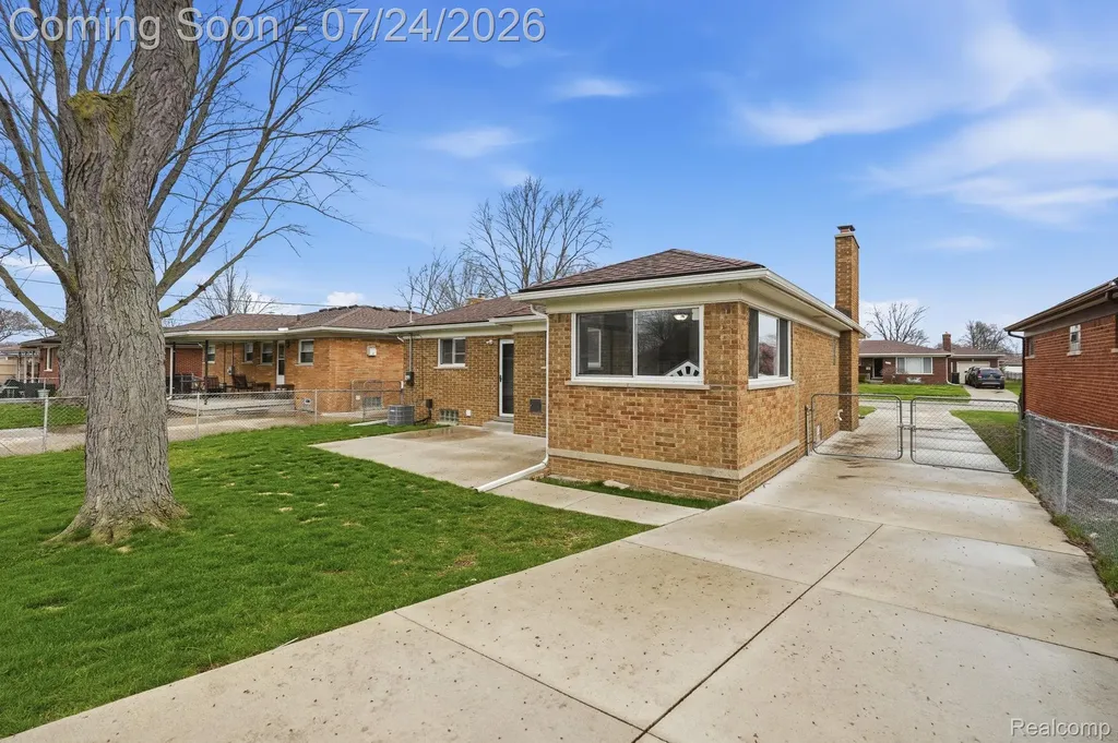 19906 Mauer Street St. Clair Shores City MI 48080