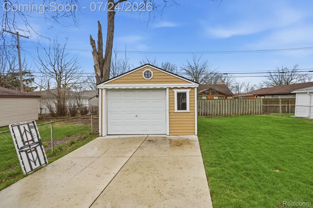 19906 Mauer Street St. Clair Shores City MI 48080