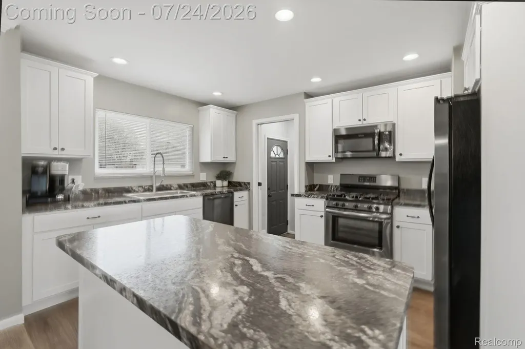 19906 Mauer Street St. Clair Shores City MI 48080