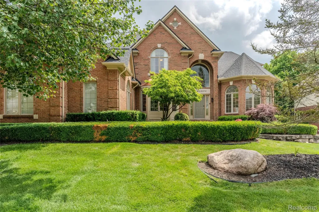 819 Majestic Drive Rochester Hills City MI 48306