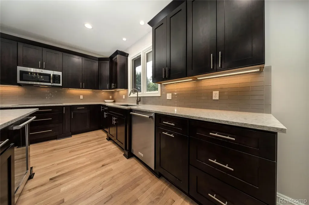 819 Majestic Drive Rochester Hills City MI 48306