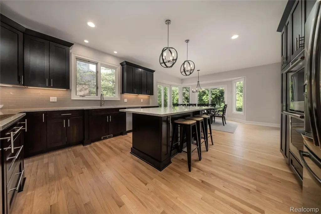819 Majestic Drive Rochester Hills City MI 48306