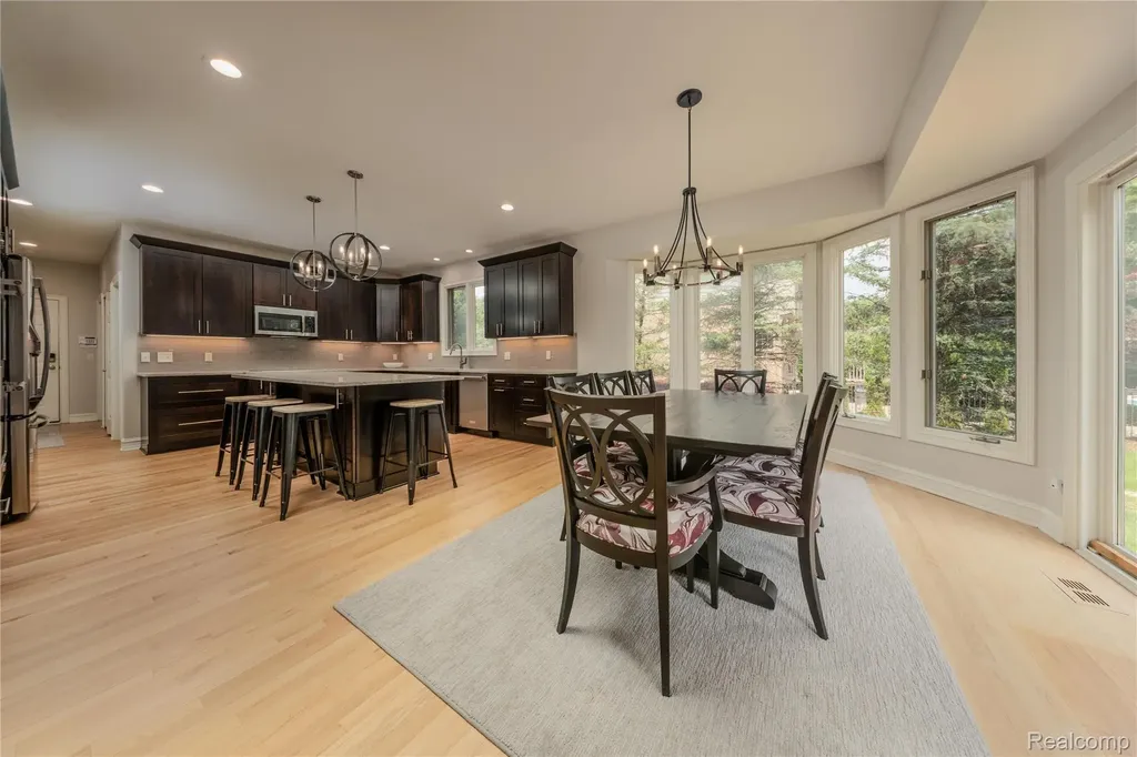 819 Majestic Drive Rochester Hills City MI 48306