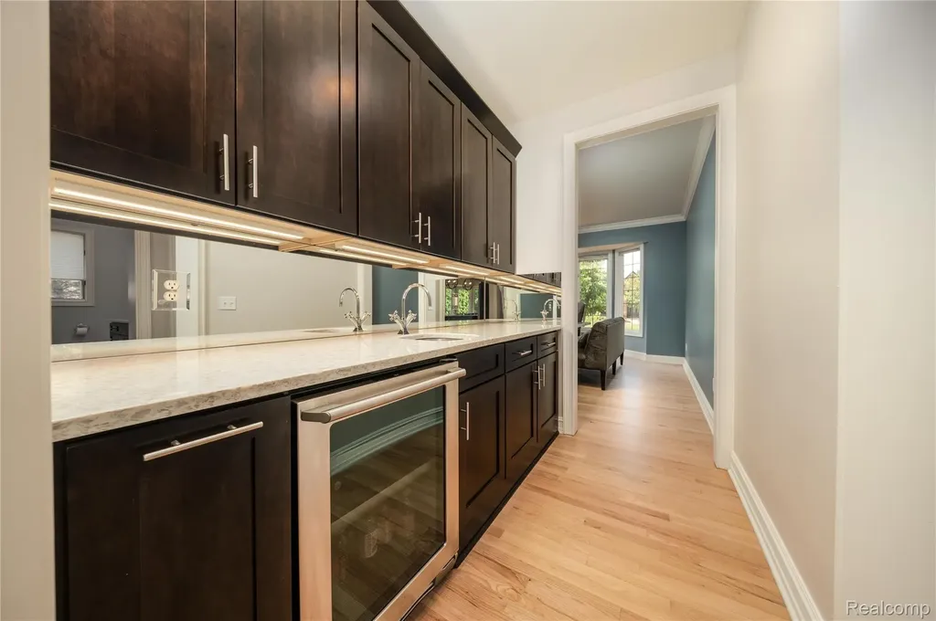 819 Majestic Drive Rochester Hills City MI 48306
