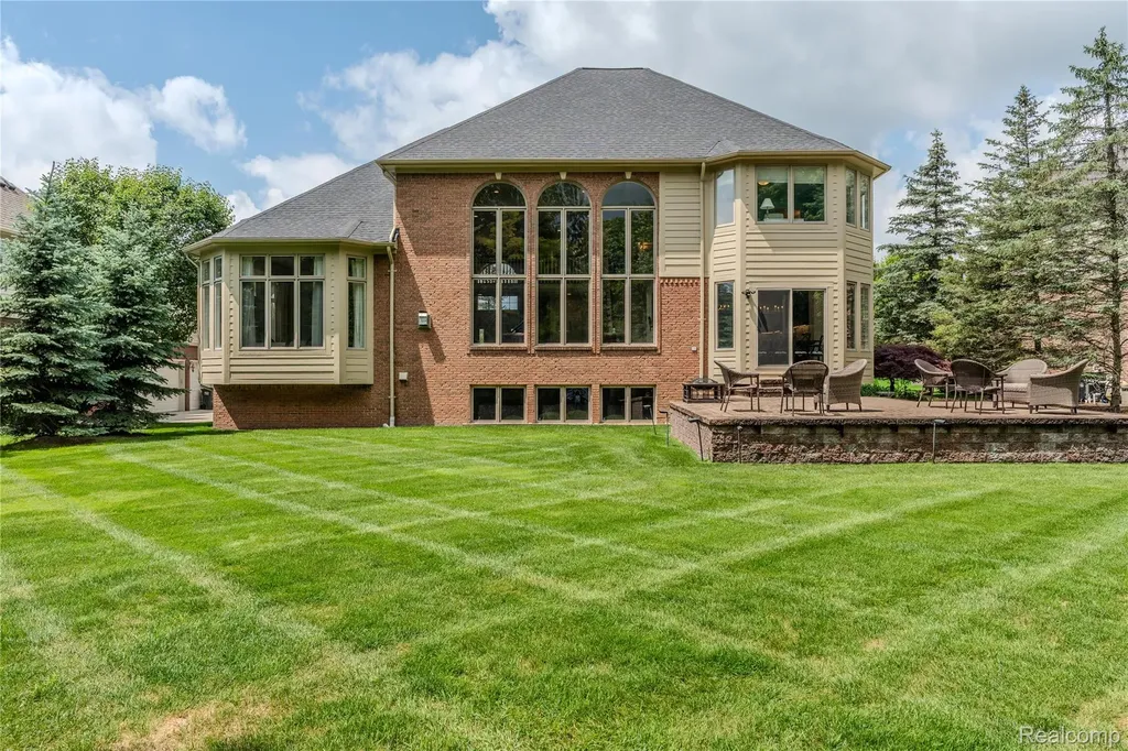 819 Majestic Drive Rochester Hills City MI 48306