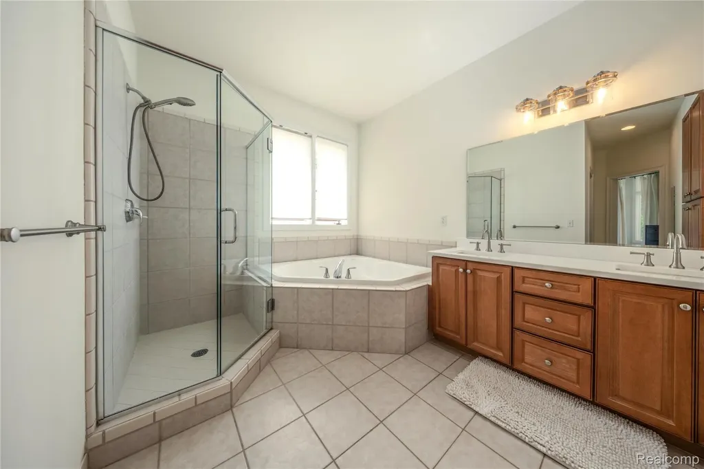 819 Majestic Drive Rochester Hills City MI 48306