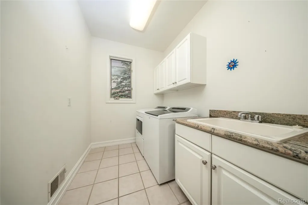 819 Majestic Drive Rochester Hills City MI 48306