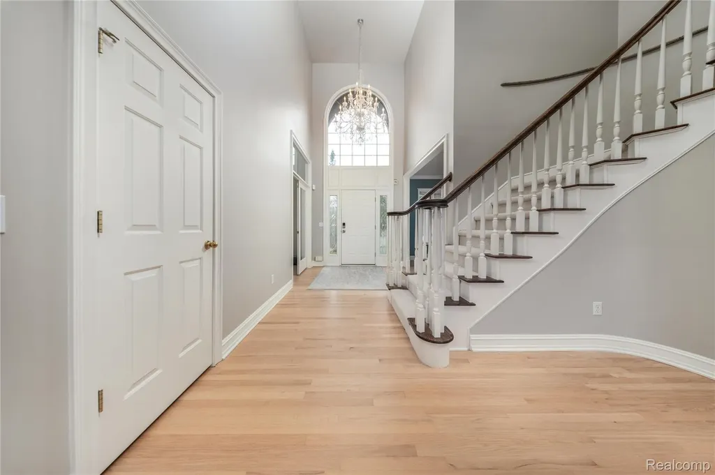819 Majestic Drive Rochester Hills City MI 48306