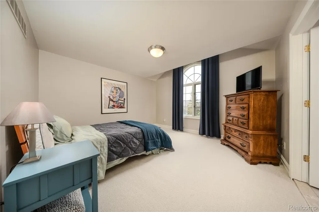 819 Majestic Drive Rochester Hills City MI 48306