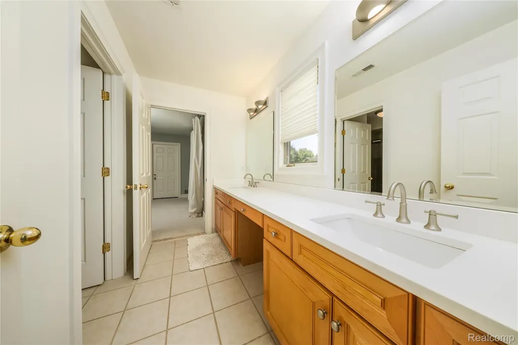 819 Majestic Drive Rochester Hills City MI 48306