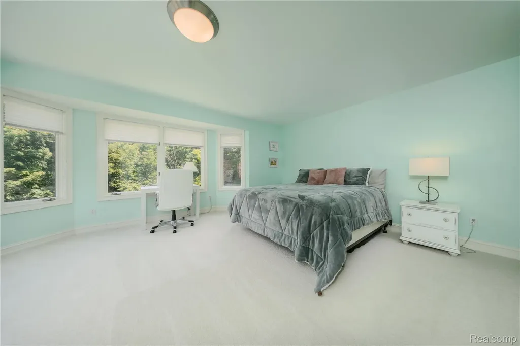 819 Majestic Drive Rochester Hills City MI 48306